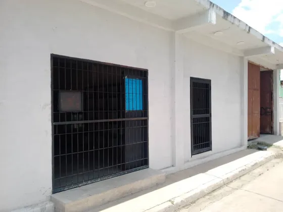 G25-21 En Venta Casa Con Local Comercial En El Centro De Guacara.