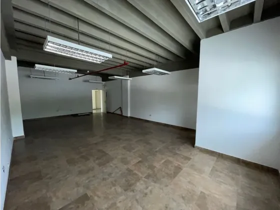 Oficina En Alquiler O Venta En El Cc Los Jarales