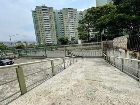 Leandro Manzano Edificio En Venta,el Paraiso Mls #24-26956 As