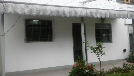 Casa Venta - 2 Dormitorios 1 Baño - 200mts2 Totales - Loma Hermosa