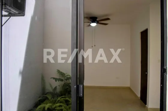 Edificio Comercial En Venta, Av. Kohunlich