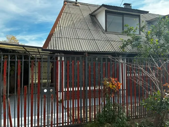 Casa En Barrio Tranquilo Y Pasaje Cerrado