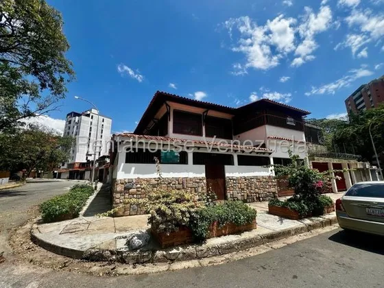 Jv Casa En Venta Semiamoblado En Esquina En Sabana Larga Perfecta Para Inversión Comercial O Familiar Techos De Caoba Impecables Sabana Larga Valencia 