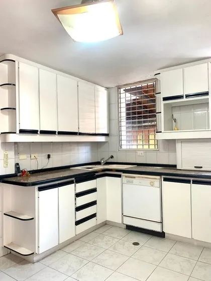 Vendo Casa De 331 M2, Ref. 153.000 - Urb. Macaracuay, Caracas