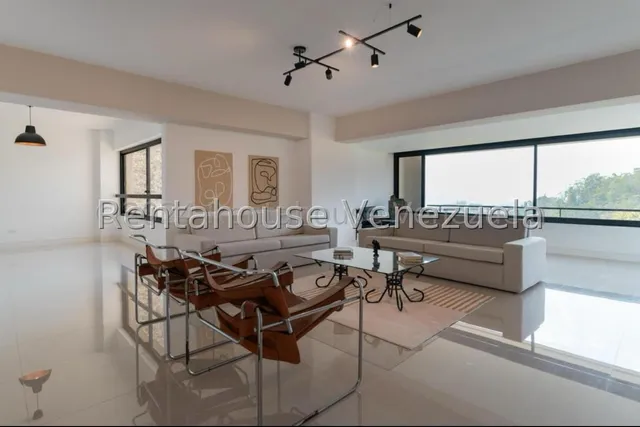 Espacioso Apartamento Renovado En Venta En Alto Hatillo Yf