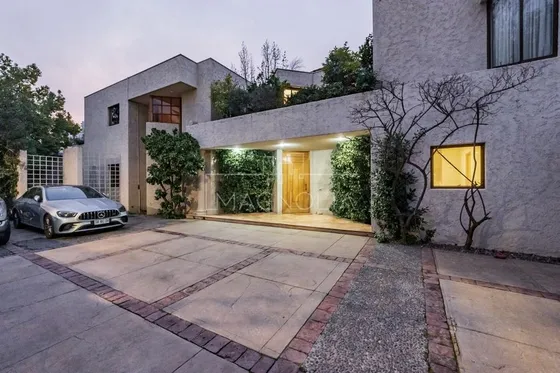 Casa En Venta De 6 Dorm. En Lo Barnechea