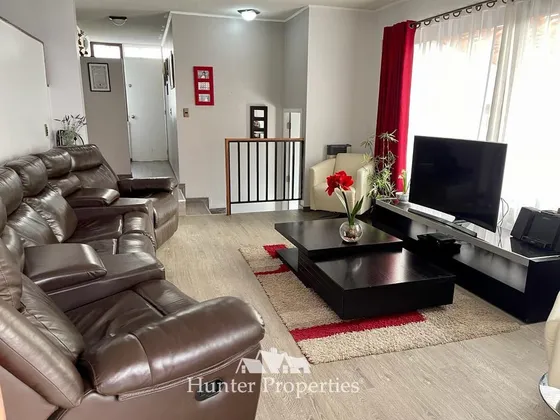 Casa En Venta De 4 Dorm. Cuidad De Los Valles En Condominio