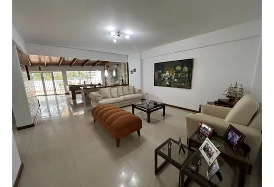 Se Vende Casa 331m² 4h+1s/3b+1s/4p Colinas De La California 