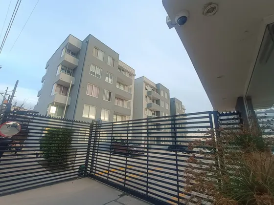 Departamento Amplio, Bien Ubicado Y Excelente Conectivida