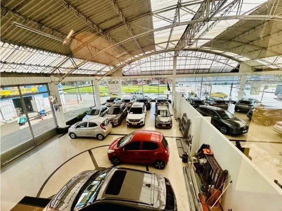 Local Vitrina En Venta, Excelente Ubicacion En Los Martires