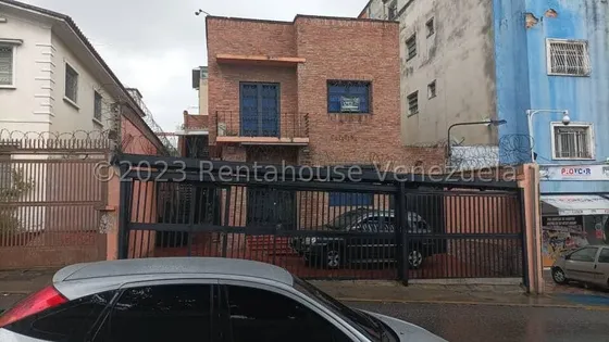 Yb Se Ofrece En Venta Amplia Casa En Mariperez  #24-14406