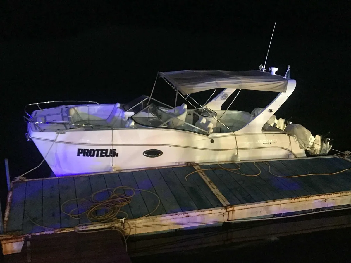 Lancha Vom Wasser, Modelo Catamarã / Santorini.63899699433346120