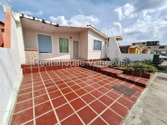 Maribel Morillo Asesor Inmobiliario De Rentahouse Vende Linda Casa; Cocina Moderna; Espacios Ya Diseñados Para Ampliar; Posee 2 Hab. Y 2 Baños;  Hacienda Yucatan; Norte De Barquisimeto
