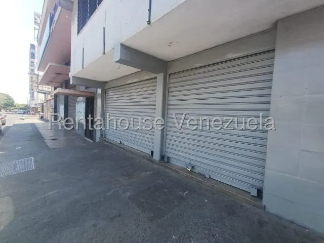 Erika Armeya Alquila, Local Comercial En El Centro, Cercano A La Avenida Vargas De Barquisimeto. Flex: 25-17462