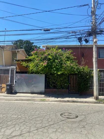 Propiedad Con Potencial Comercial (66906)