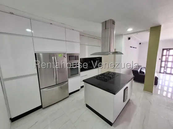 Maribel Morillo Asesor Inmobiliario De Rentahouse Vende; Magnifica Casa De 3 Niveles; Moderna Y Lista De Firmar;ubicada En Conjunto Privado Con Planta Electrica; Este De Barquisimeto Lara