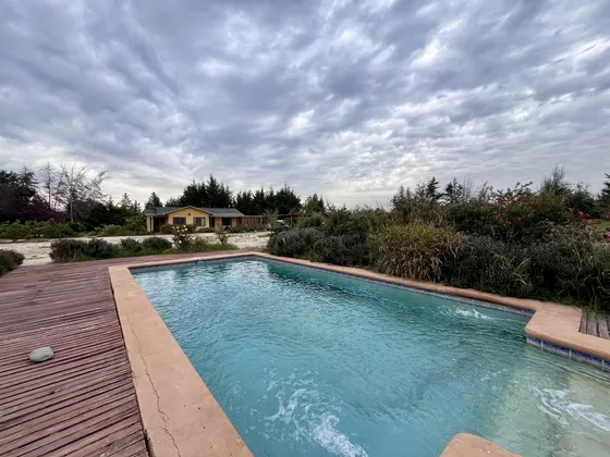 Casa Cómoda Con Plantación De Nogales En Producción