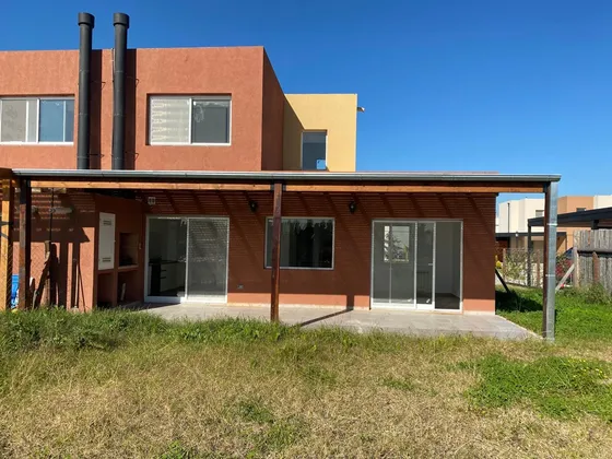 Casa En Alquiler  De 2 Dormitorios - Casas De Santa Ana, Villa Nueva Tigre