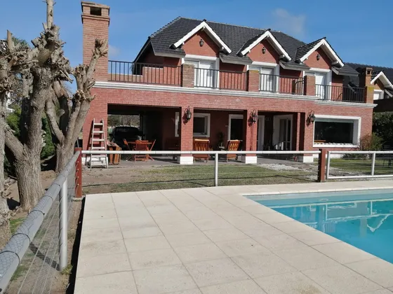 Chalet Sobre Golf Con Muebles Escucho  Oferta