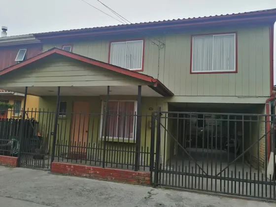 Vendo Casa Amplia De Dos Pisos