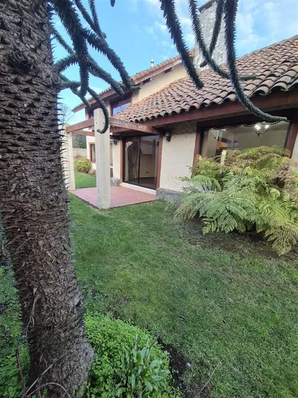 Casa En Venta De 5 Dorm. En Los Angeles