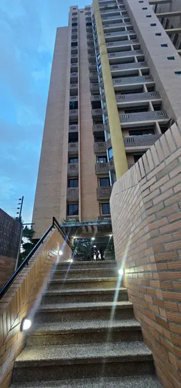 En Venta Apartamento Urbanizacion Las Chimeneas, Residencia Los Altos Del Tepuy.