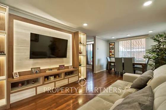 Venta De Casa En Peñalolén, Con Excelente Conectiv...