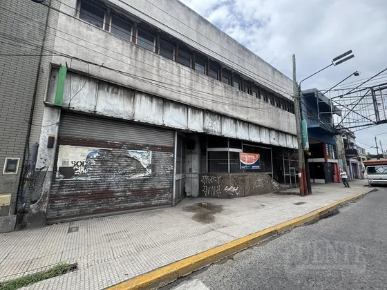 Edificio Comercial En Valentin Alsina