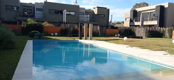 Venta De Departamento En Complejo Las Cavas. Canning