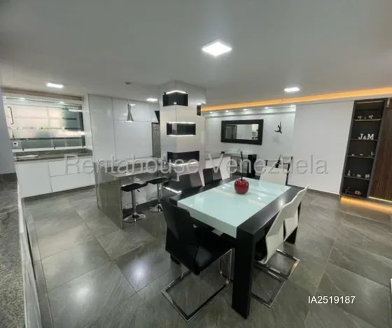 ¡descubre Tu Nuevo Hogar! Lujoso Apartamento Remodelado De 3 Habitaciones En La Boyera, Hatillo. Con Todos Los Servicios 