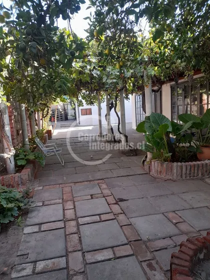 Casa En Venta Con Giro Comercial Y Habitacional En Ñuñoa