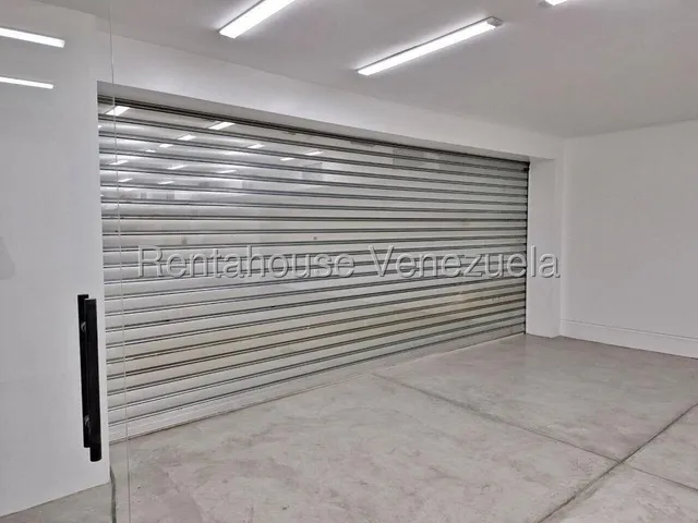Local Comercial A Estrenar, Posibilidad De Taller Mecanico O Consecionario___ Rahml ___ 25-23608