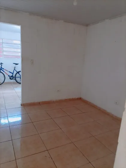 Aluga-se Apto/kitnet Na Avenida Do Metro Jabaquara.