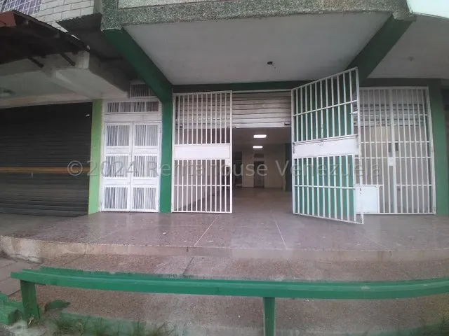 Mayra Lara Rah Alquila Amplio Local Comercial En Zona Altamente Comercial En Agua Viva, A Pie De Calle, 120mts2 , 2 Baños, Deposito