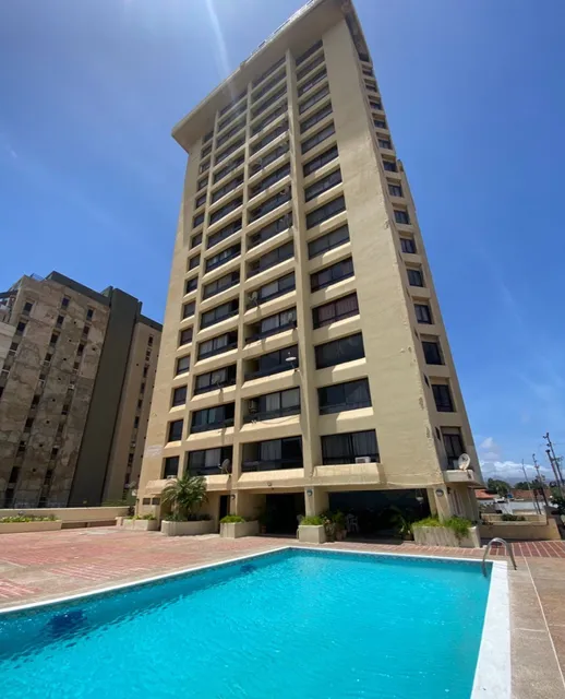 Amplio Apartamento En Av. Bolívar, Porlamar