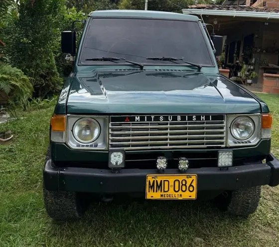 Mitsubishi Montero 3.0 L146 Wagon