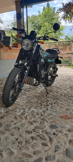  Royal Enfield Scram 411  Estilo, Versatilidad Y Aventur
