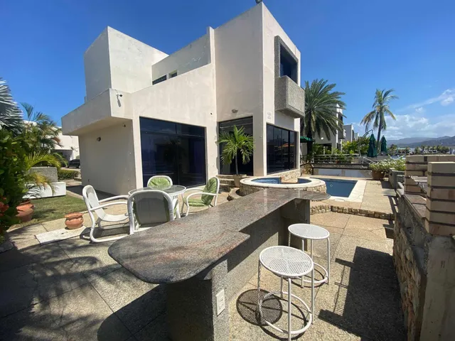 Marina Club Venta Lechería 420m2