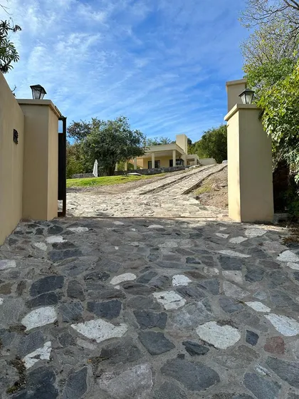Casa En Venta Con Pileta En Unquillo, Apto Credito