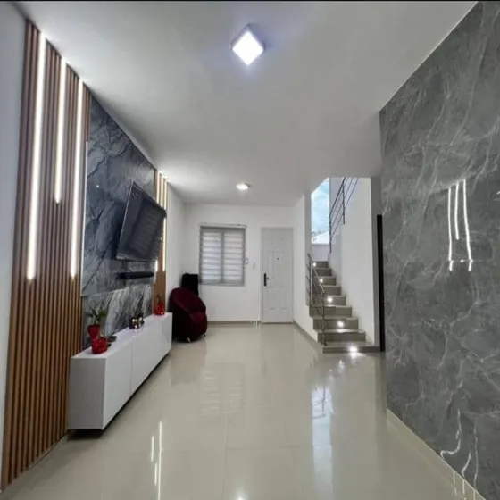 Mariana Castillo Townhouse En Naguanagua, Urb. Las Quintas - Int-066