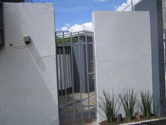 Confortable Casa En Venta De 1 Piso, Céntrica