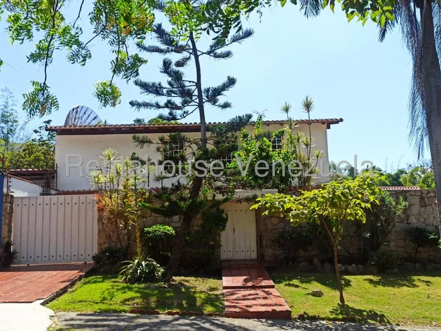 Casa Quinta En Venta En El Castaño Maracay Amoblada Cocina Empotrada Seguridad Entrada Por Calle Diferentes Nela 25-10299