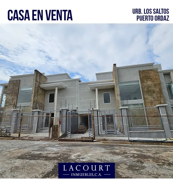 En Venta. Hermosa Casa De 4 Niveles Ubicada En La Urb. Los Saltos #vl