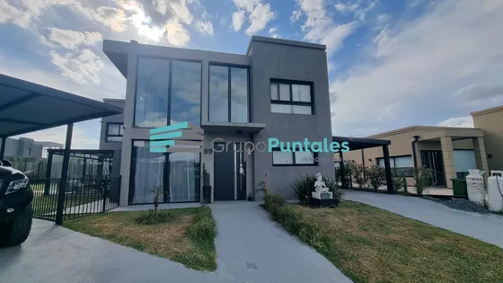 Casa Moderna En Venta Sobre Amplio Lote De 909 M2 En Barrio Lagos De Canning Con Gran Piscina