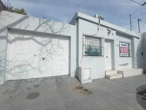 Dueño Vende Casa, Apta Credito Y Con Posibilidad De Ampliar. Ubicación Dentro De Las 4 Avenidas, Con Todos Los Servicios Disponibles. Muy Cómoda Para Persona Mayor O Matrimonio Con 2 Hijos.