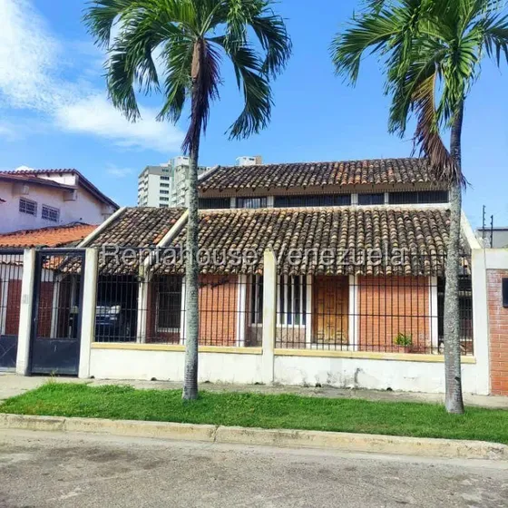 Se Vende Exclusiva Quinta Conservada Con Sótano Y Vigilancia 24/7 Urbanización El Pedregal, Barquisimeto Mónica Carrasquel