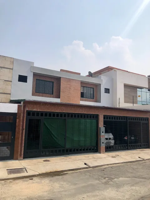 Casa En Urb Quintas Del Norte Naguanagua Tipo Townhouse Amplia En Obra Gris Jose Felix