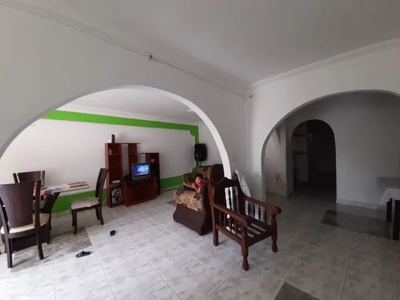 Barrio La Emilia - Casa Bifamiliar En Venta