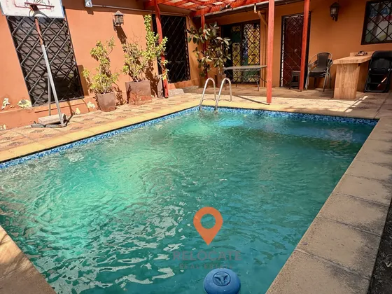 Casa 5d + Depto Independiente + Piscina | Villa Santos Ossa