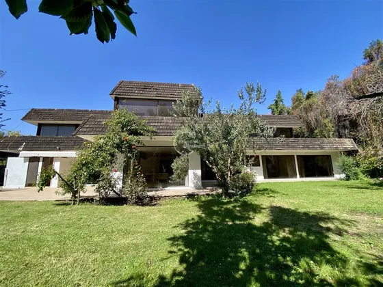 Casa En Venta De 5 Dorm. En Lo Barnechea